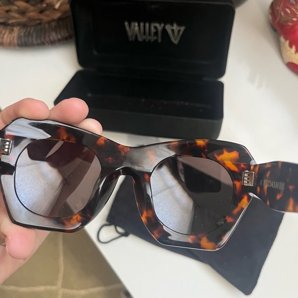 Brown Oversized Tortoiseshell Sunglasses VALLEY Eyeware - Picture 3 of 6